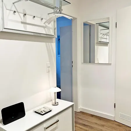 Schuetzenstrasse 19, 8 *