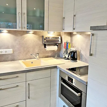 Schuetzenstrasse 19, 8 그로미츠