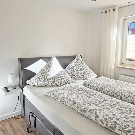 Schuetzenstrasse 19, 8 *